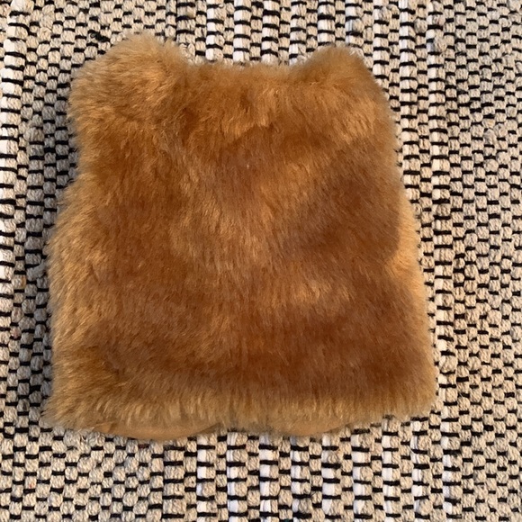 American Girl Dill Brown Fur Vest. Excellent Condition - Picture 3 of 3